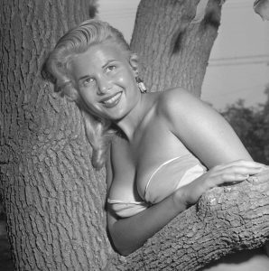 Gloria Pall sexy 1