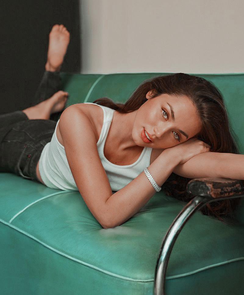 Ana de Armas photoshoot barefeet