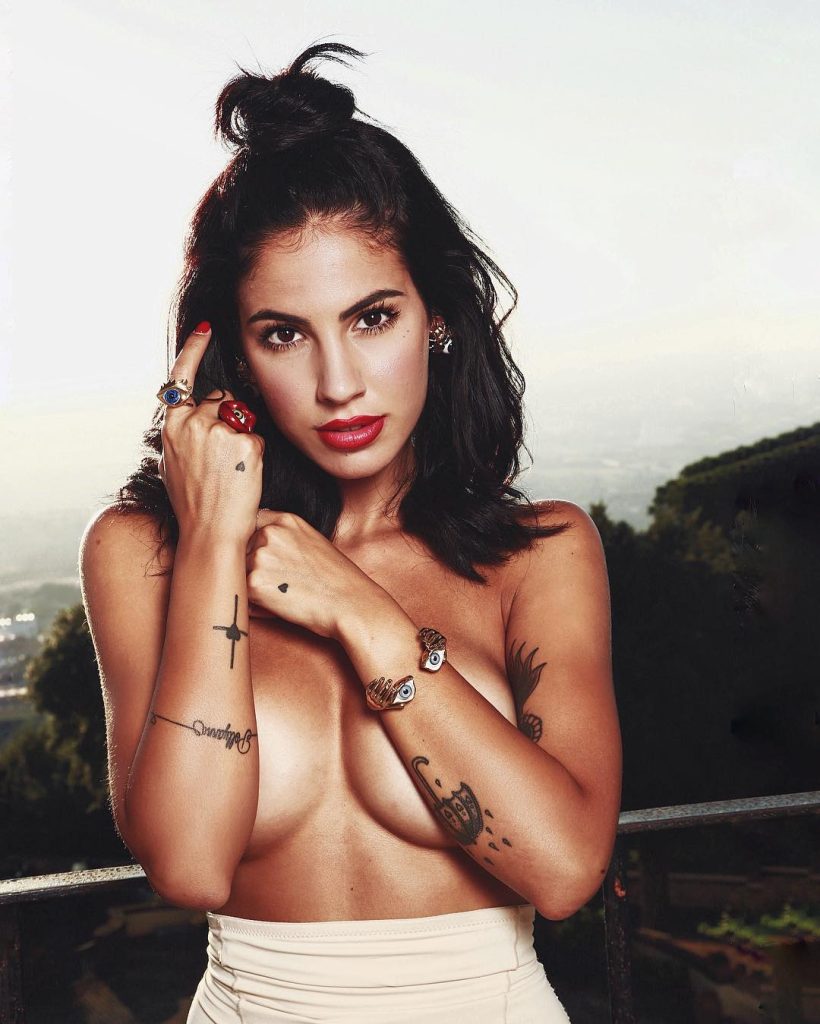 Giulia De Lellis topless 2