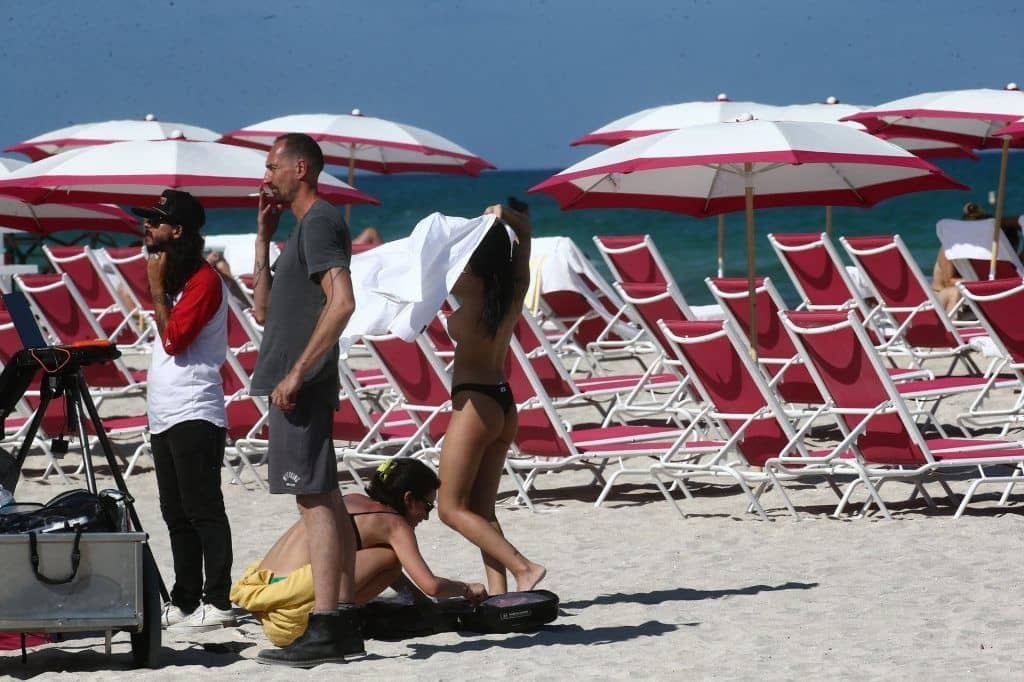 Giulia De Lellis topless beach 3