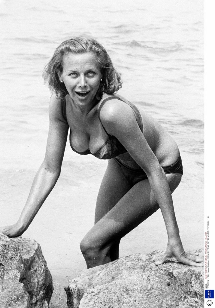 Honor Blackman swimsui 4