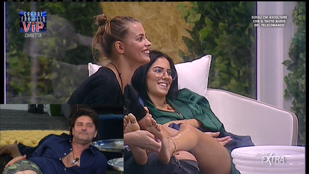 Tickle Giulia De Lellis e Ivana 1