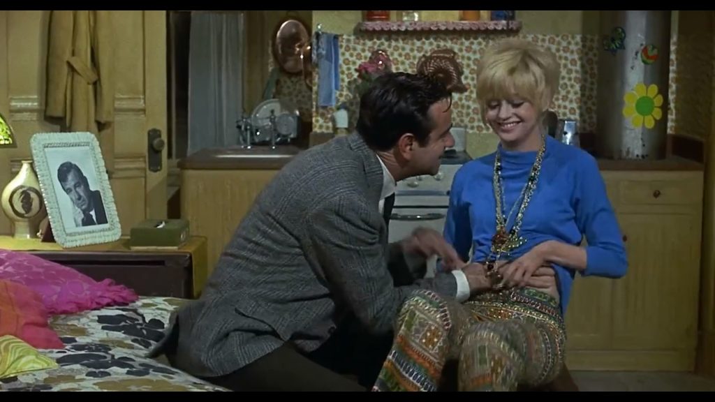 Tickle Goldie Hawn - Cactus Flower (1969) 1