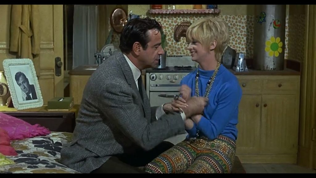 Tickle Goldie Hawn - Cactus Flower (1969) 2