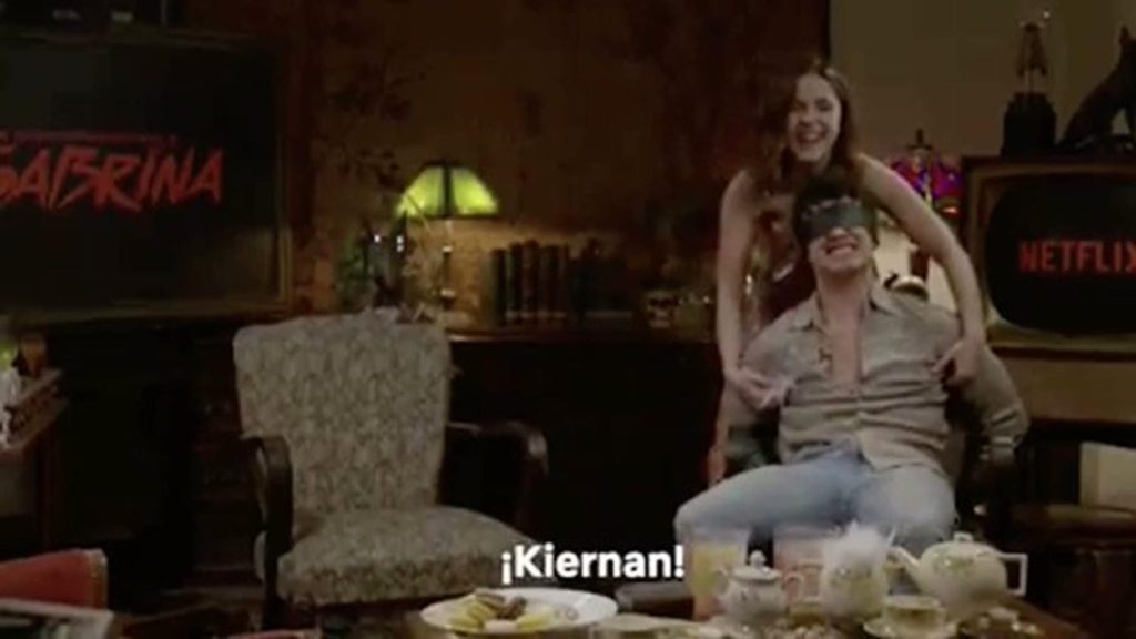 Kiernan Shipka tickles Gavin