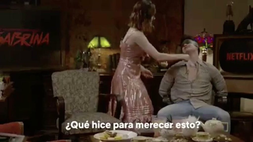 Kiernan Shipka tickles Gavin