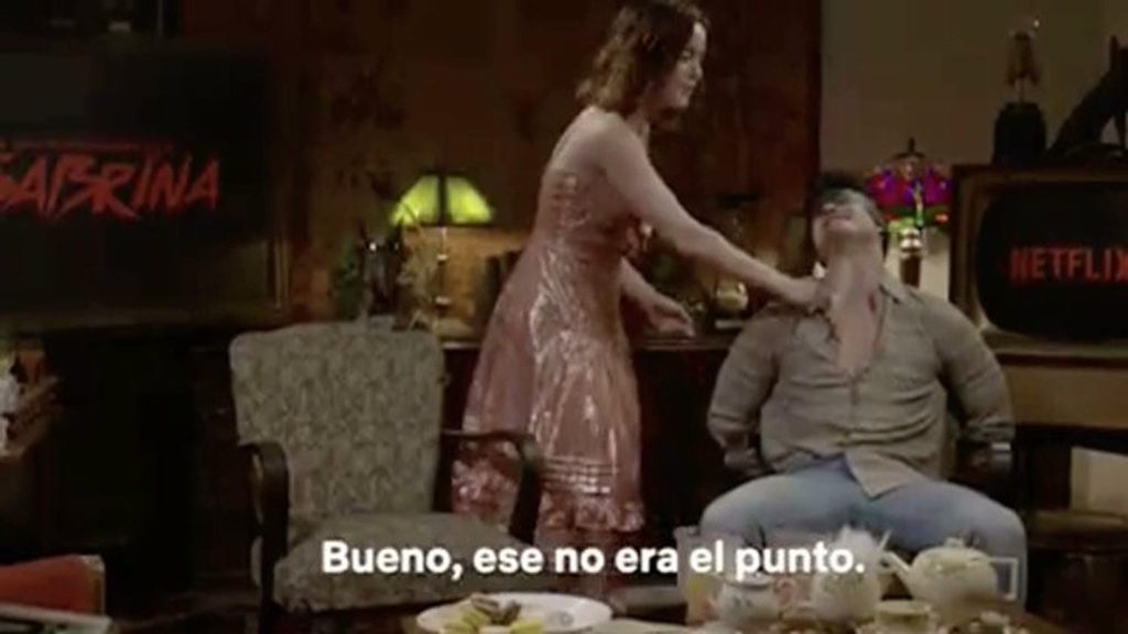 Kiernan Shipka tickles Gavin