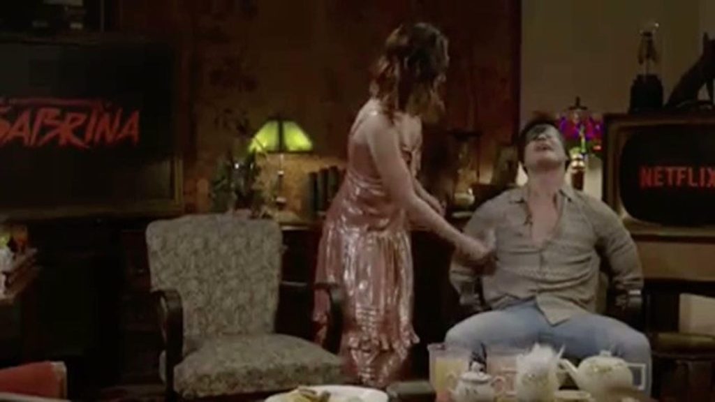 Kiernan Shipka tickles Gavin