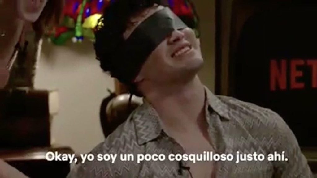 Kiernan Shipka tickles Gavin