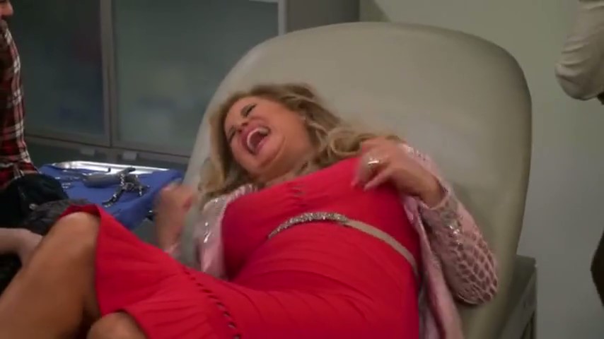 Two Broke Girls [S05E06] tickling 