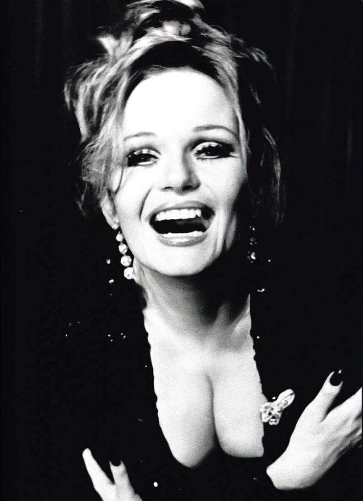 Valerie Perrine cleavage