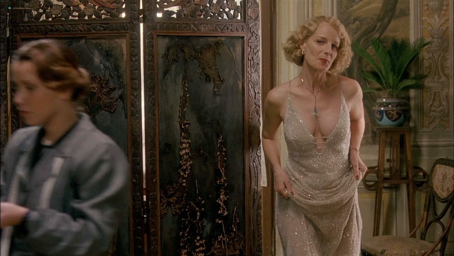 Scarlett Johansson sexy - A Good Woman