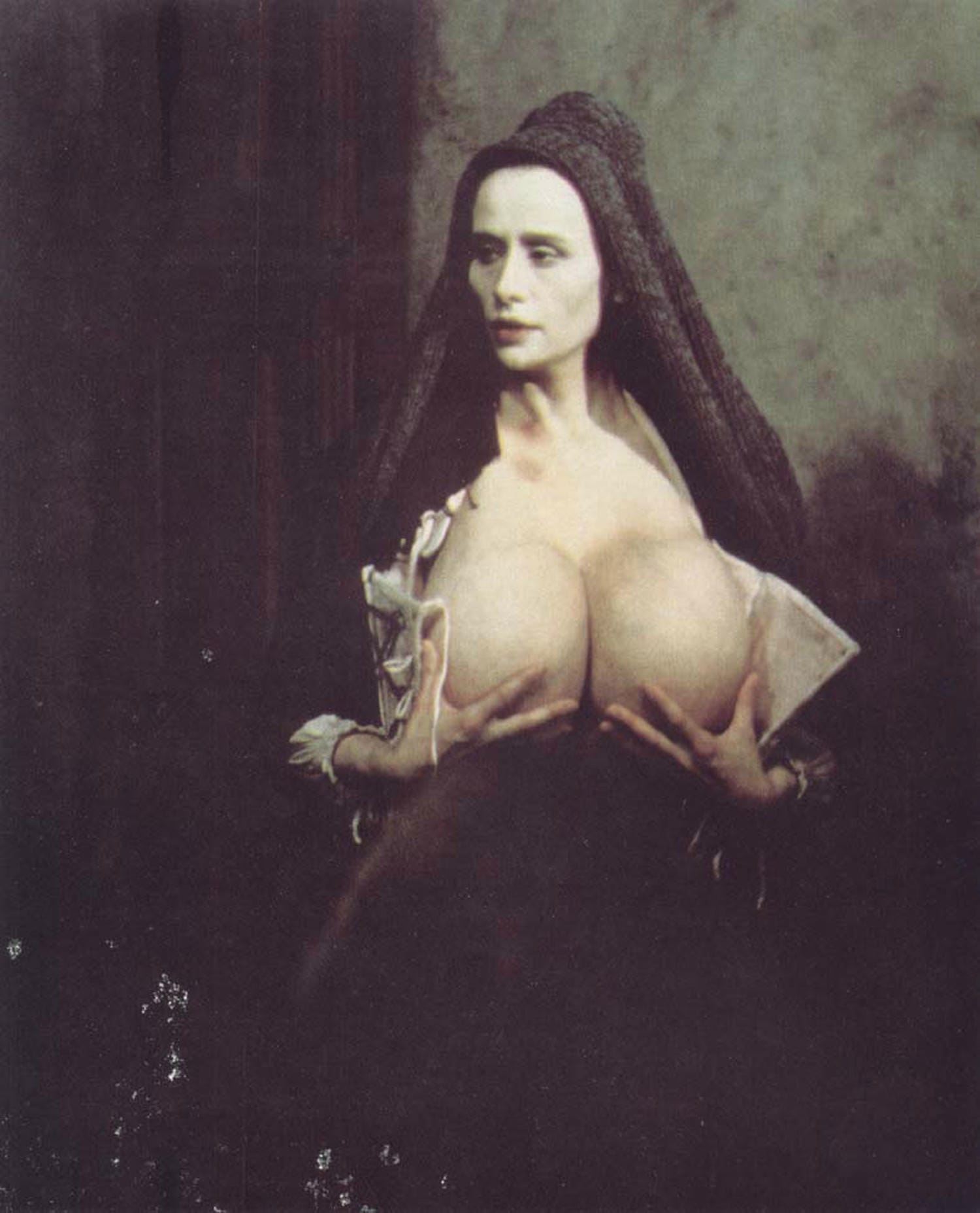 Casanova - Chesty Morgan breast