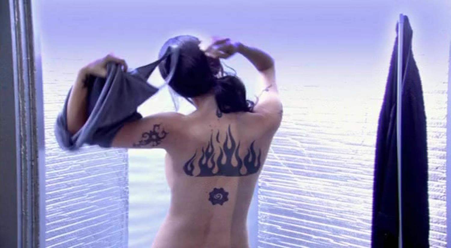 Emma Lahana nude - Alien Agent 