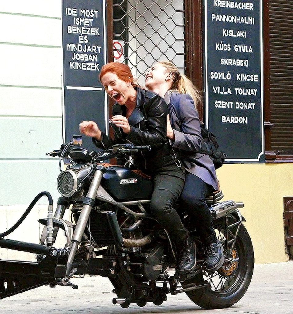 Florence Pungh tickles Scarlett Johansson 2