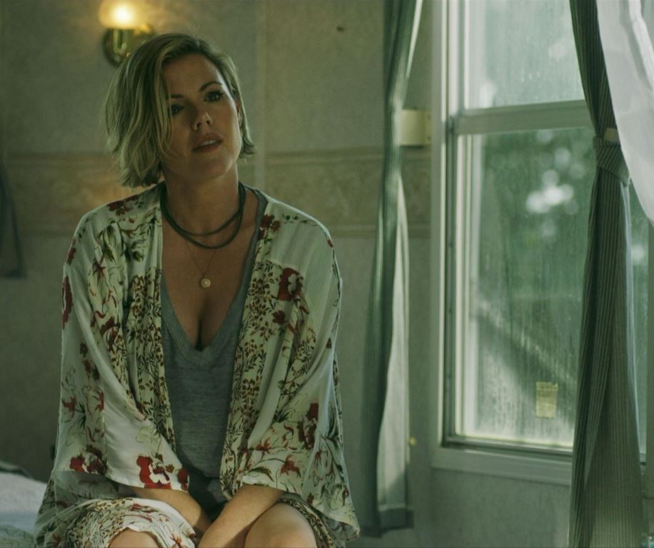 Kathleen Robertson sexy - Northern Rescue