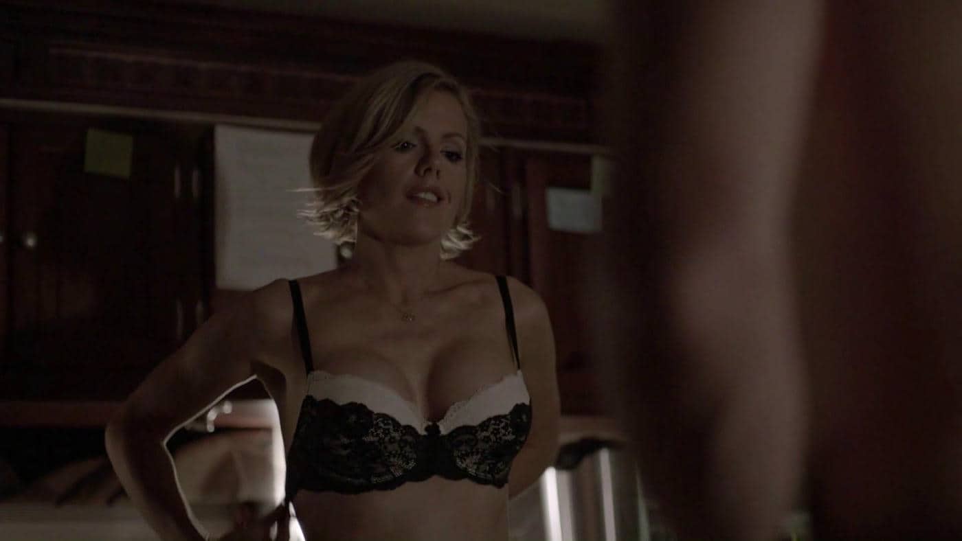 Kathleen Robertson sexy - Boss