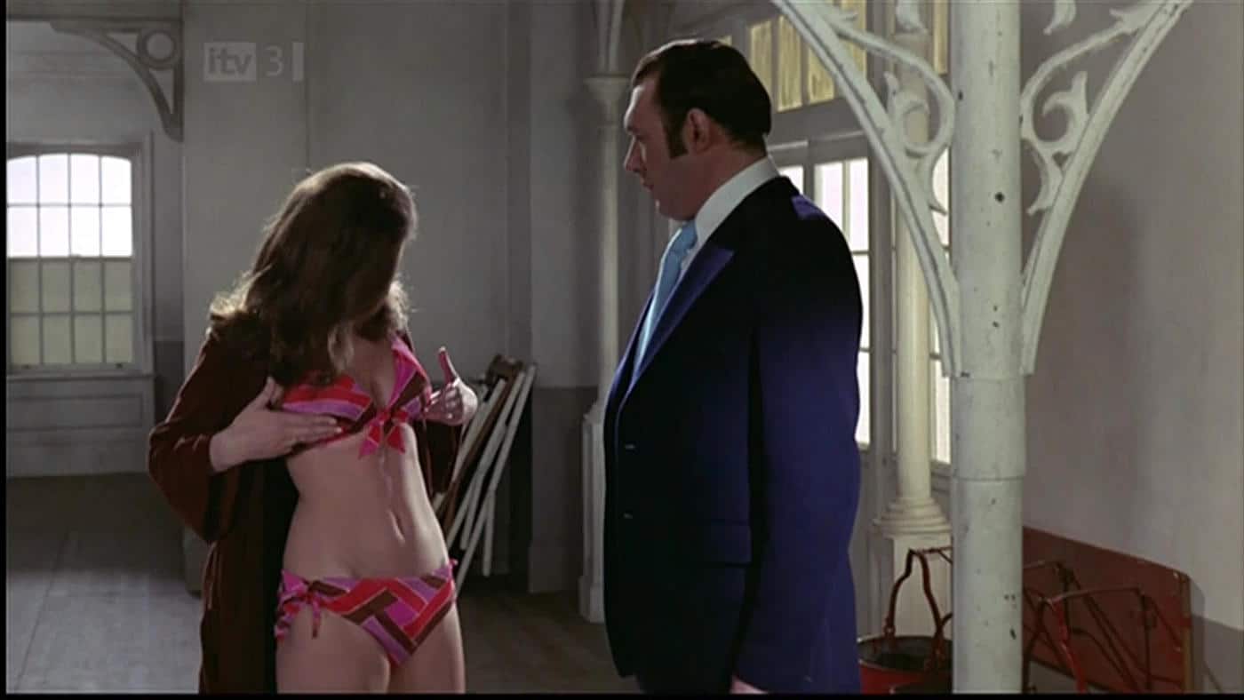 Valerie Leon sexy - Carry on Girl
