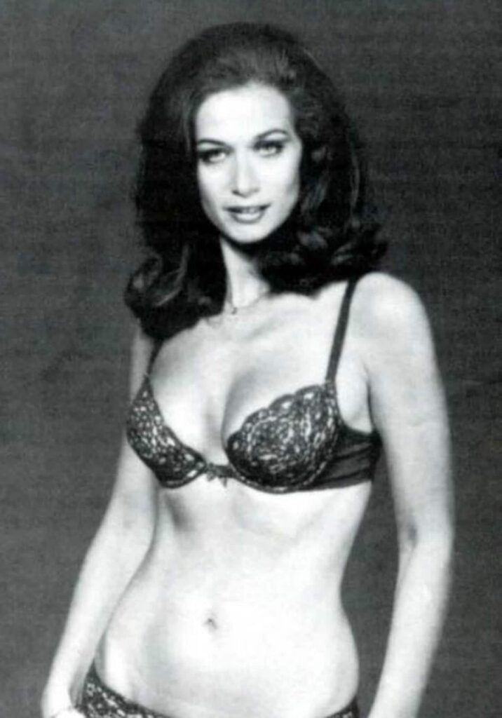Valerie Leon 4