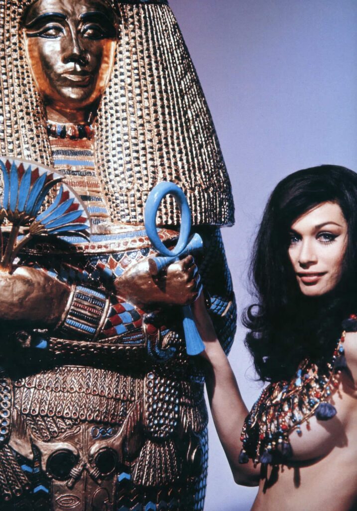 Valerie Leon sexy 7